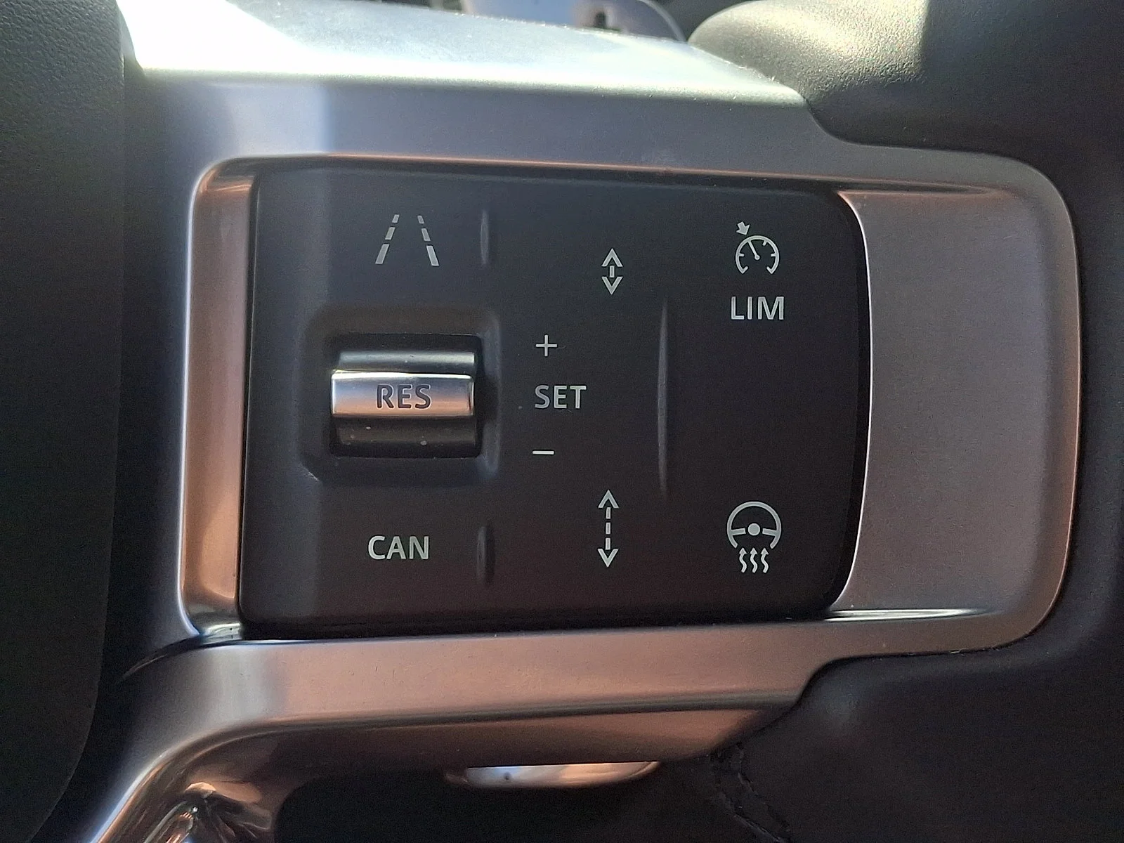 Used 2025 Gray Land Rover Dynamic SE image 37