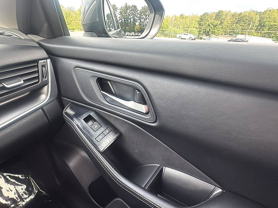 Certified Used 2025 Gun Metallic Nissan SV image 5