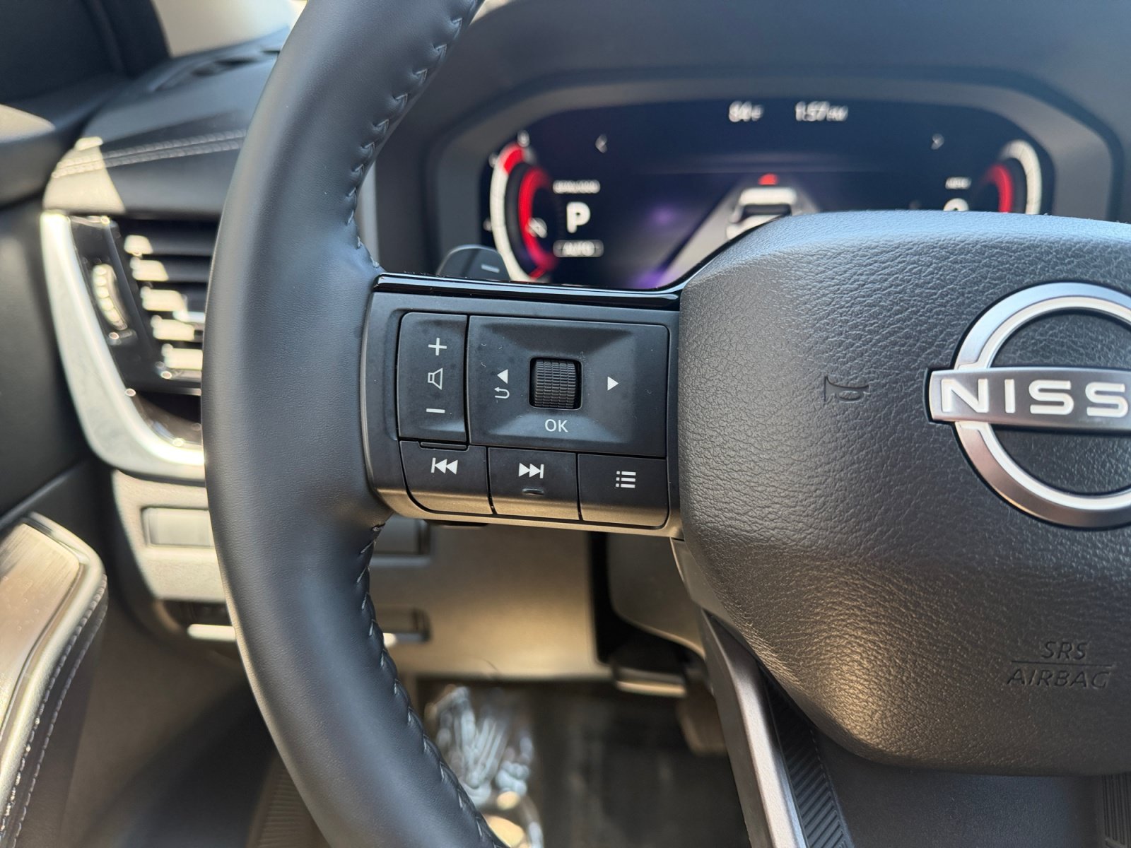 Used 2025 Super Black Nissan SL image 11