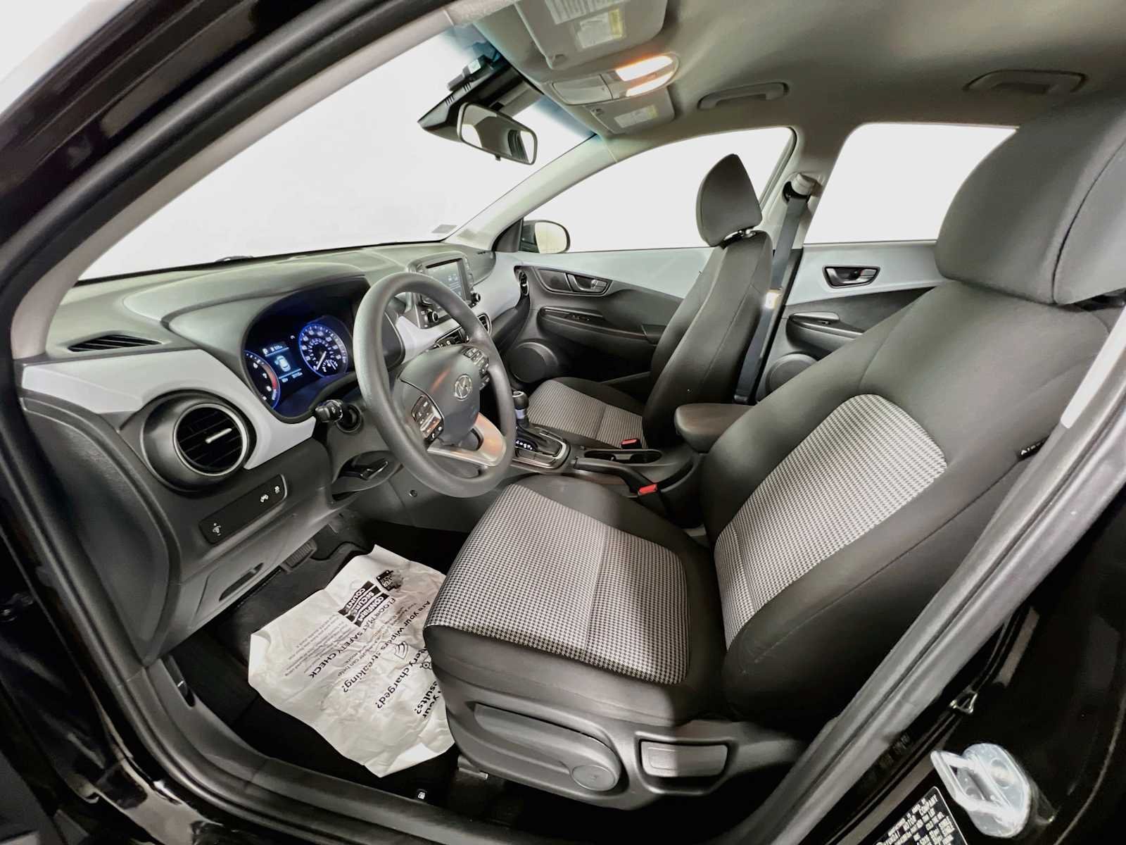 Used 2020 Ultra Black Hyundai SE image 22