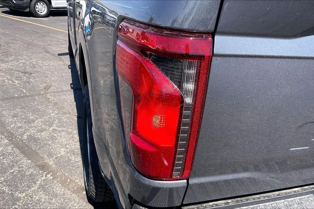 New 2026 Carbonized Gray Metallic Ford XLT image 29