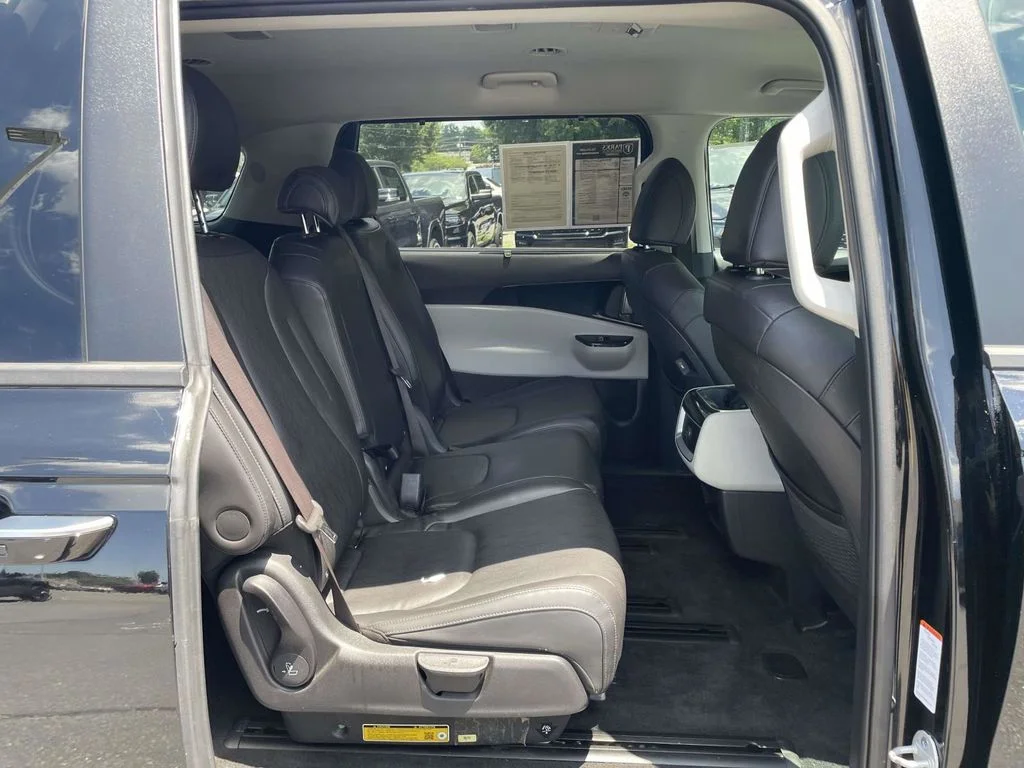 Used 2024 Black Kia EX image 17