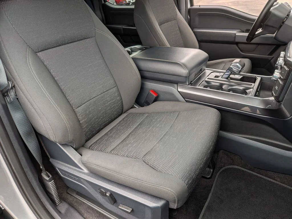 Used 2023 Silver Ford XLT image 31