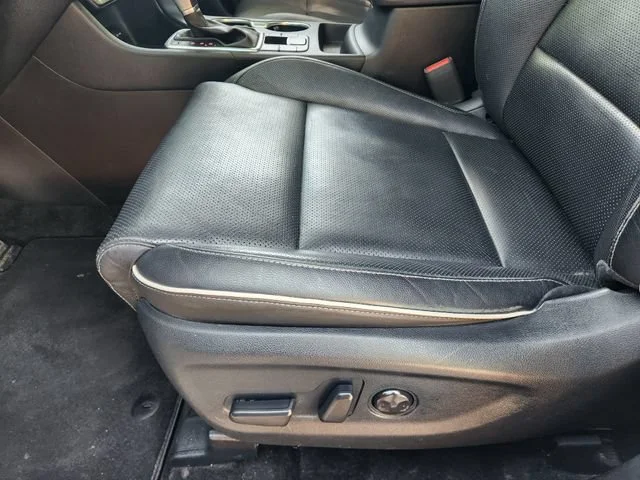 Used 2022 White Kia SX Turbo image 24