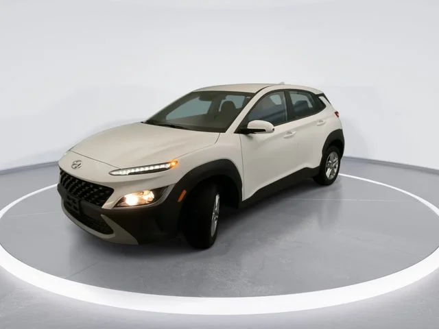 Used 2023 White Hyundai SE image 8