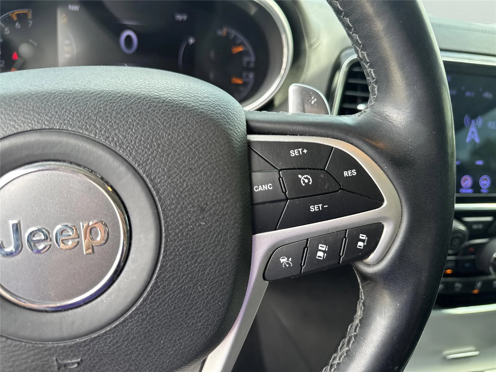 Used 2021 Ivory 3-Coat Jeep Summit image 23