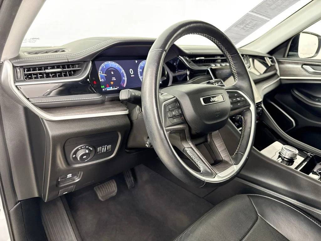 Used 2022 White Jeep Limited image 9