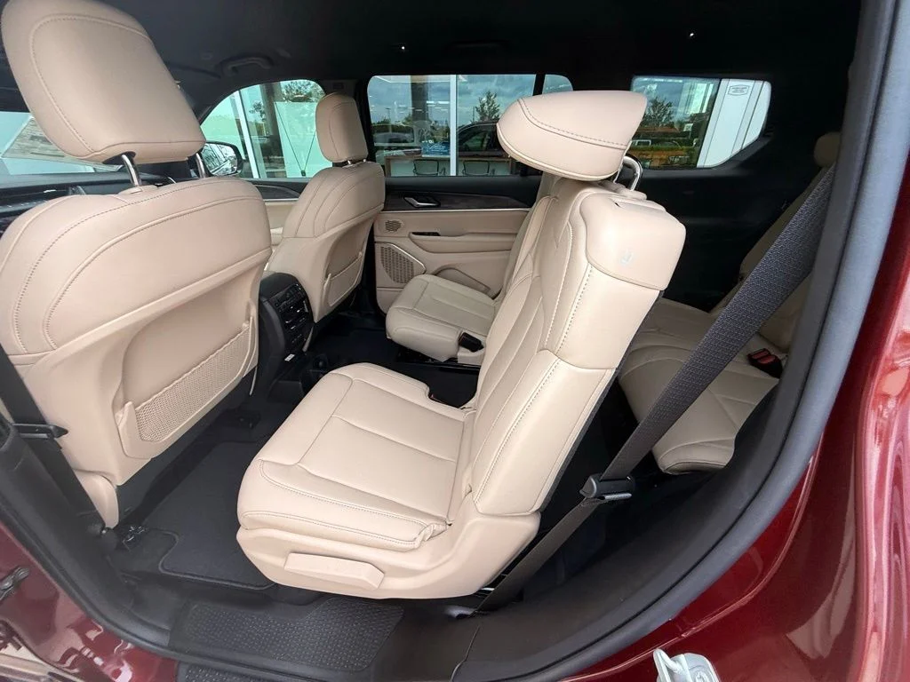 New 2026 Velvet Red Pearl-Coat Exterior Paint Jeep Limited image 23
