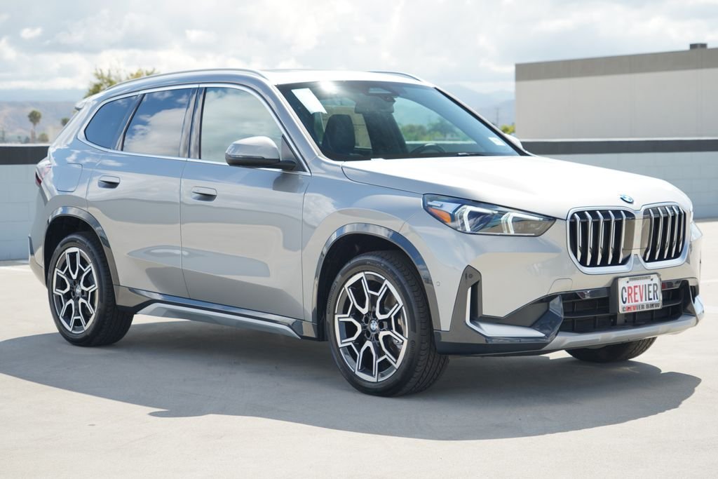 New 2026 Space Silver Metallic BMW xDrive28i image 3