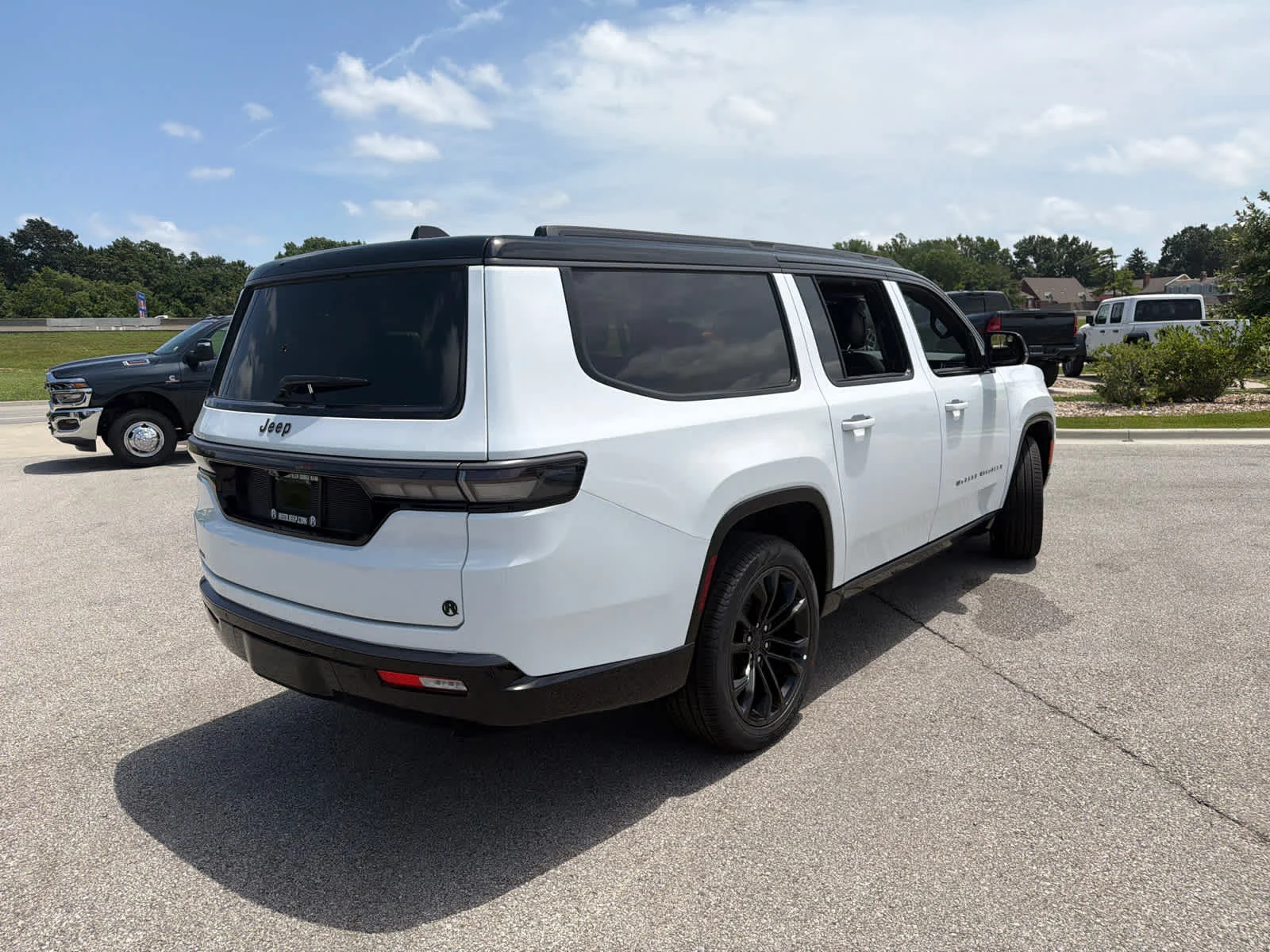 New 2026 Bright White Clearcoat Jeep Summit Obsidian image 9