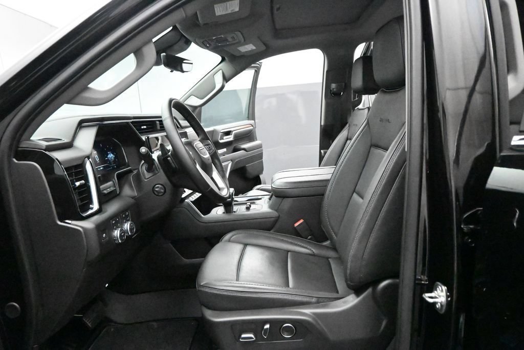Used 2025 Onyx Black GMC Denali image 7