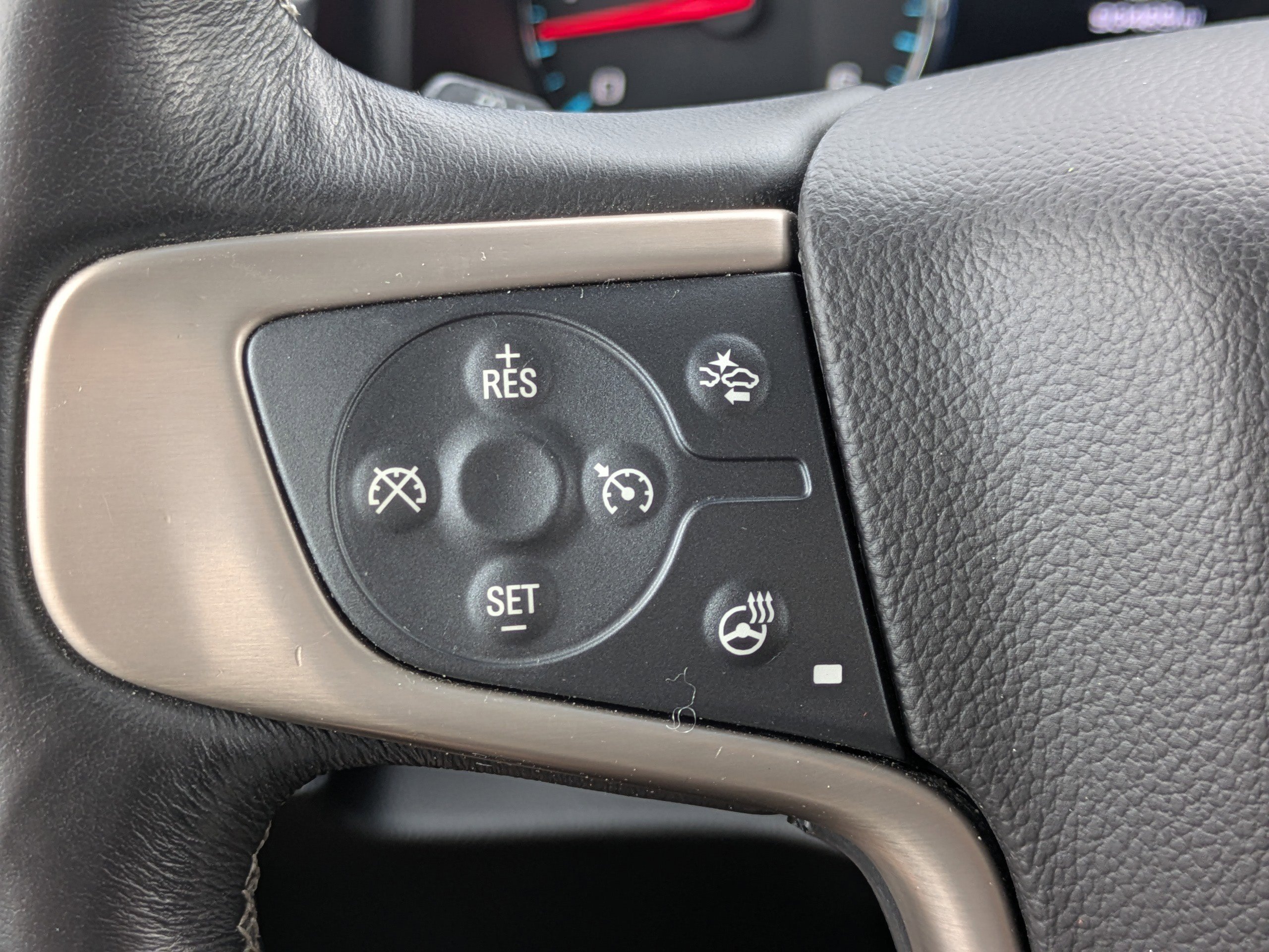 Used 2018 White Frost Tricoat GMC Denali image 26