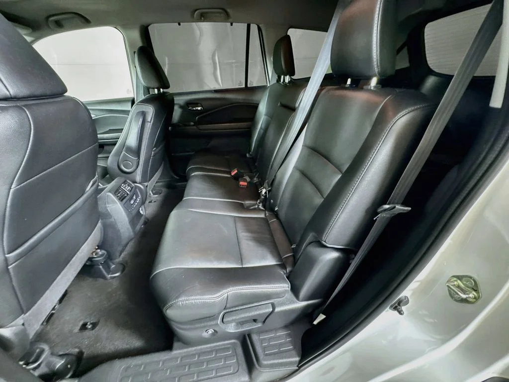 Used 2020 White Honda EX-L image 31