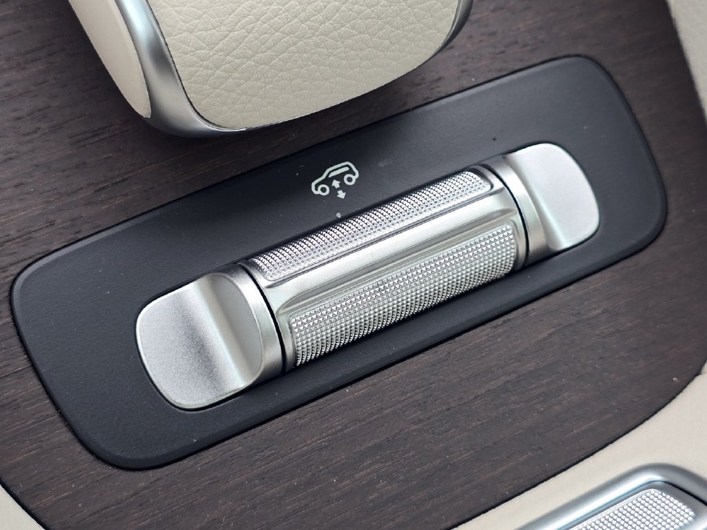 New 2027 MANUFAKTUR Moonlight White Metallic Mercedes-Benz GLS 450 image 15
