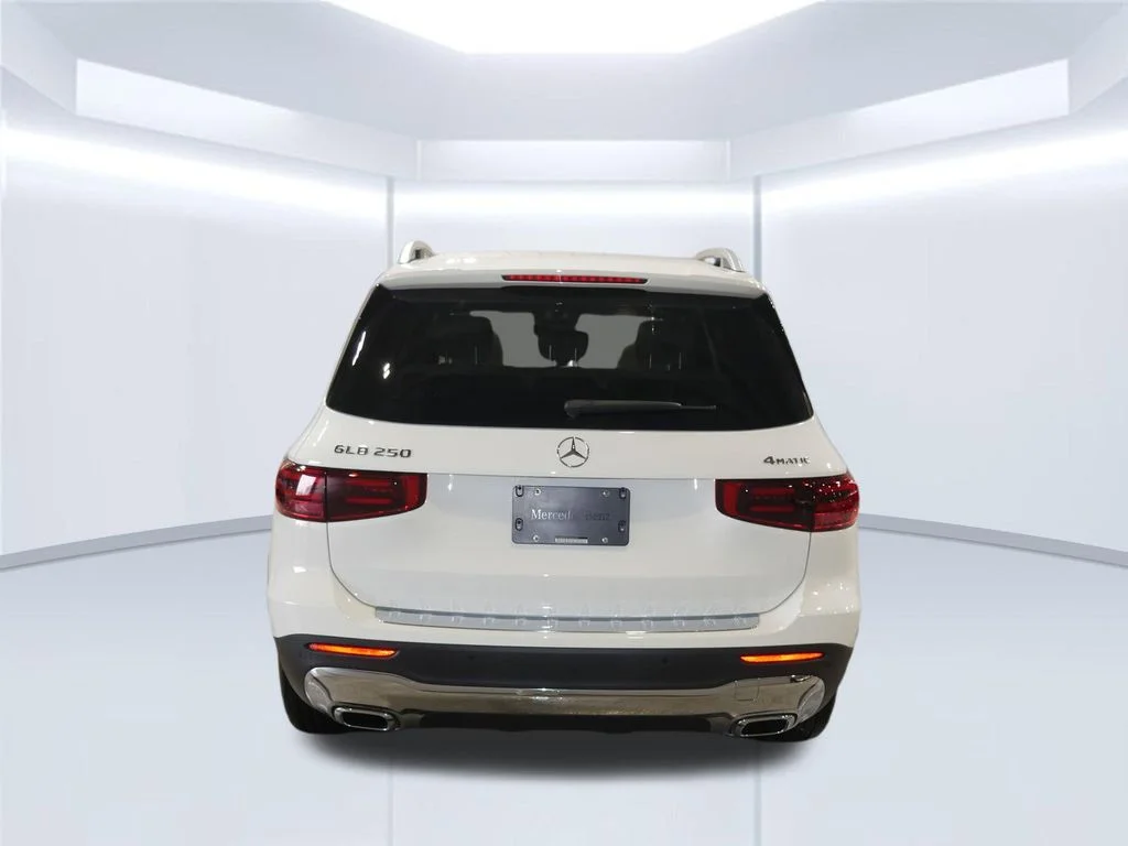 New 2026 Polar White Mercedes-Benz GLB 250 image 4