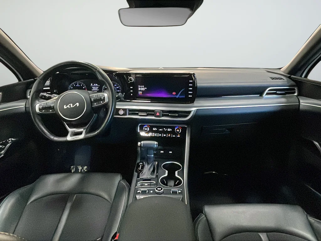 Used 2023 White Kia GT-Line image 9