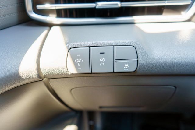 Used 2024 White Hyundai SE image 18