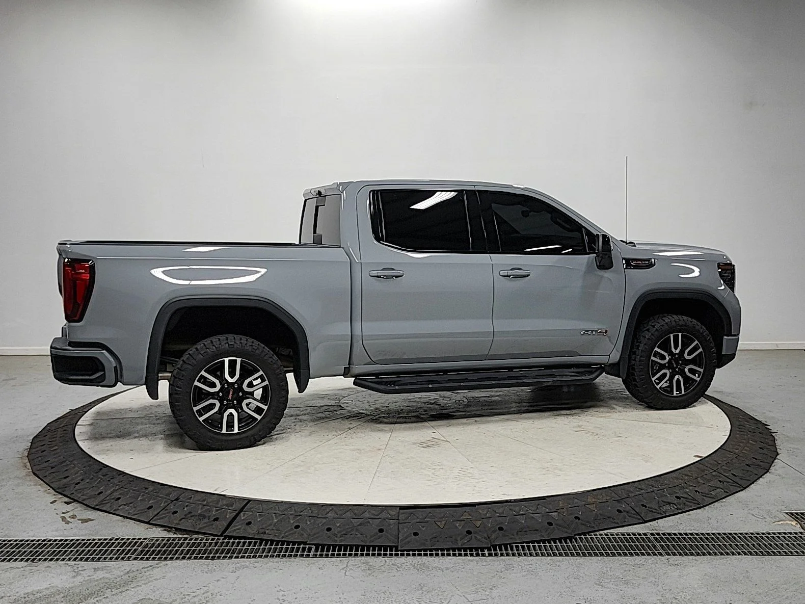 Used 2024 Gray GMC AT4 image 8