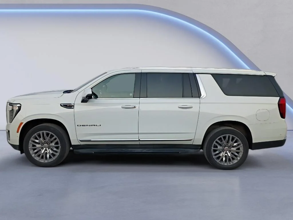 Used 2025 White GMC Denali image 2