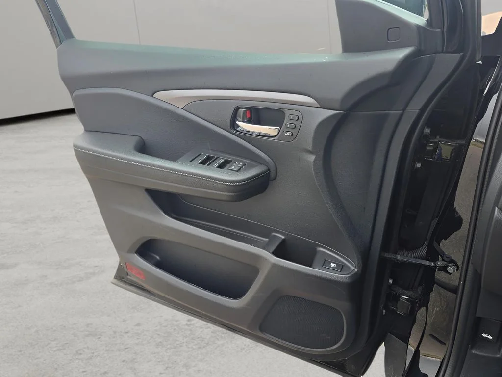 Used 2025 Black Honda RTL image 22