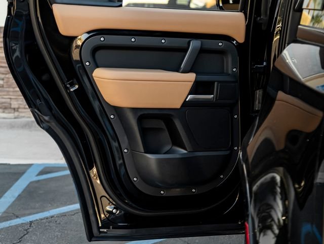 New 2026 Santorini Black Land Rover X-Dynamic SE image 25