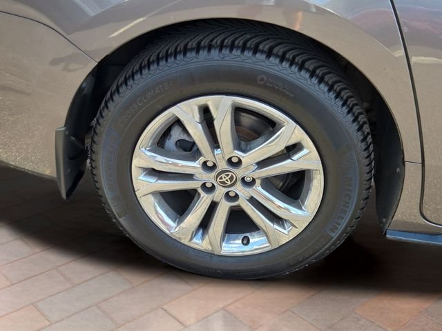 Used 2022 Gray Toyota Platinum image 4