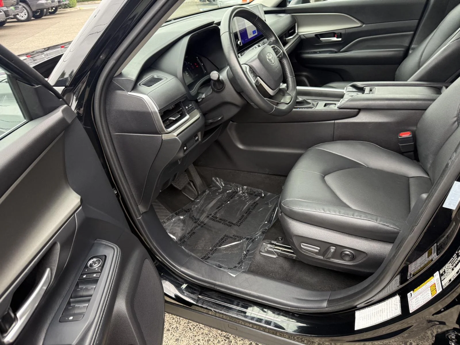 Used 2025 Midnight Black Metallic Toyota XLE image 22
