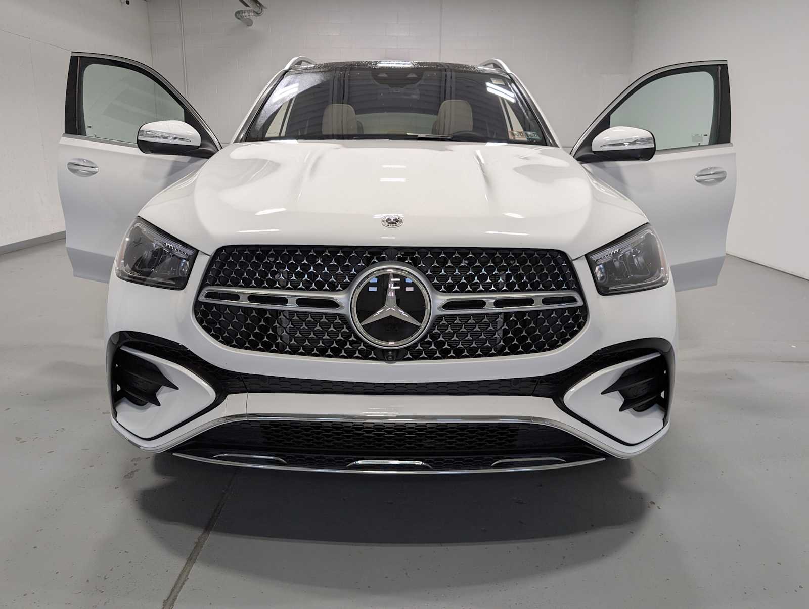 Certified Used 2026 MANUFAKTUR Moonlight White Metallic Mercedes-Benz GLE 580 image 15