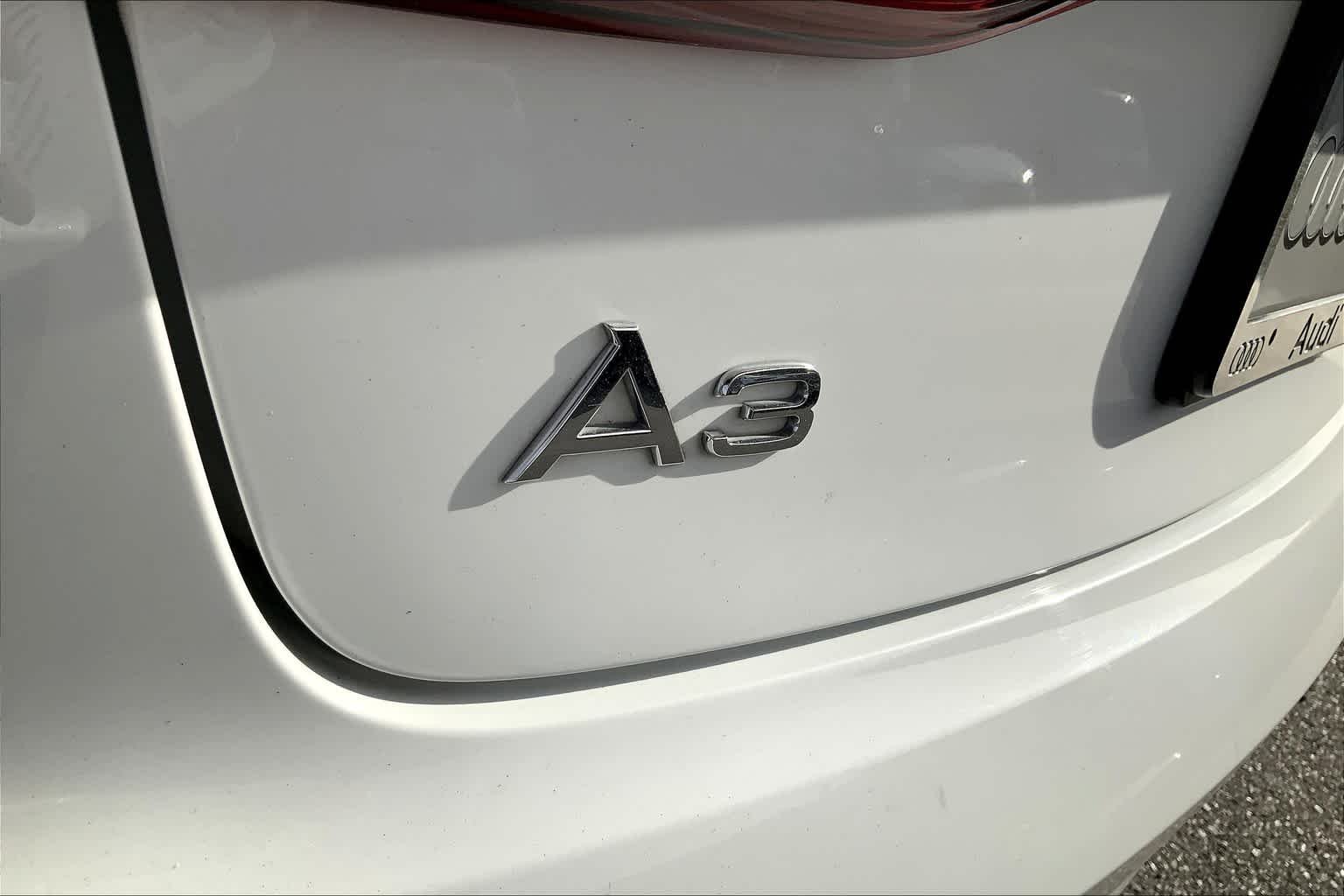 Used 2018 Ibis White Audi Tech Premium image 30