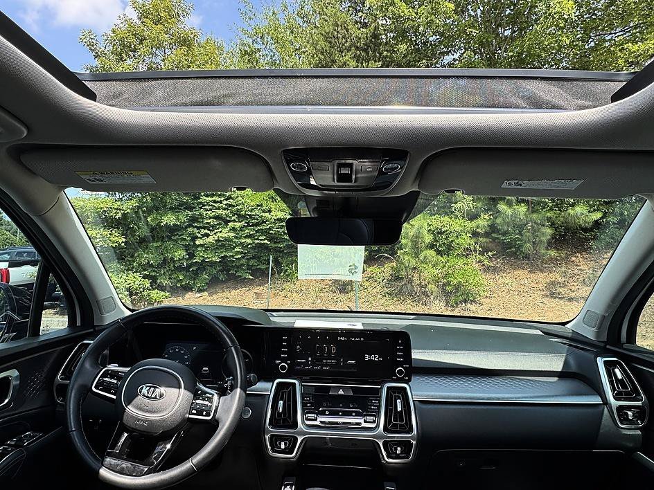 Used 2021 Glacial White Pearl Kia SX Prestige image 21