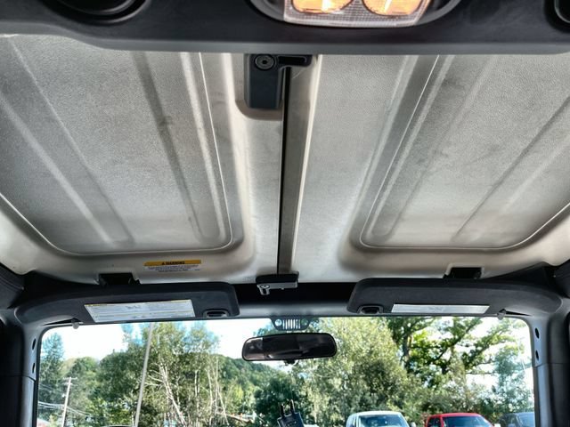 Used 2011 Silver Jeep Sahara image 17