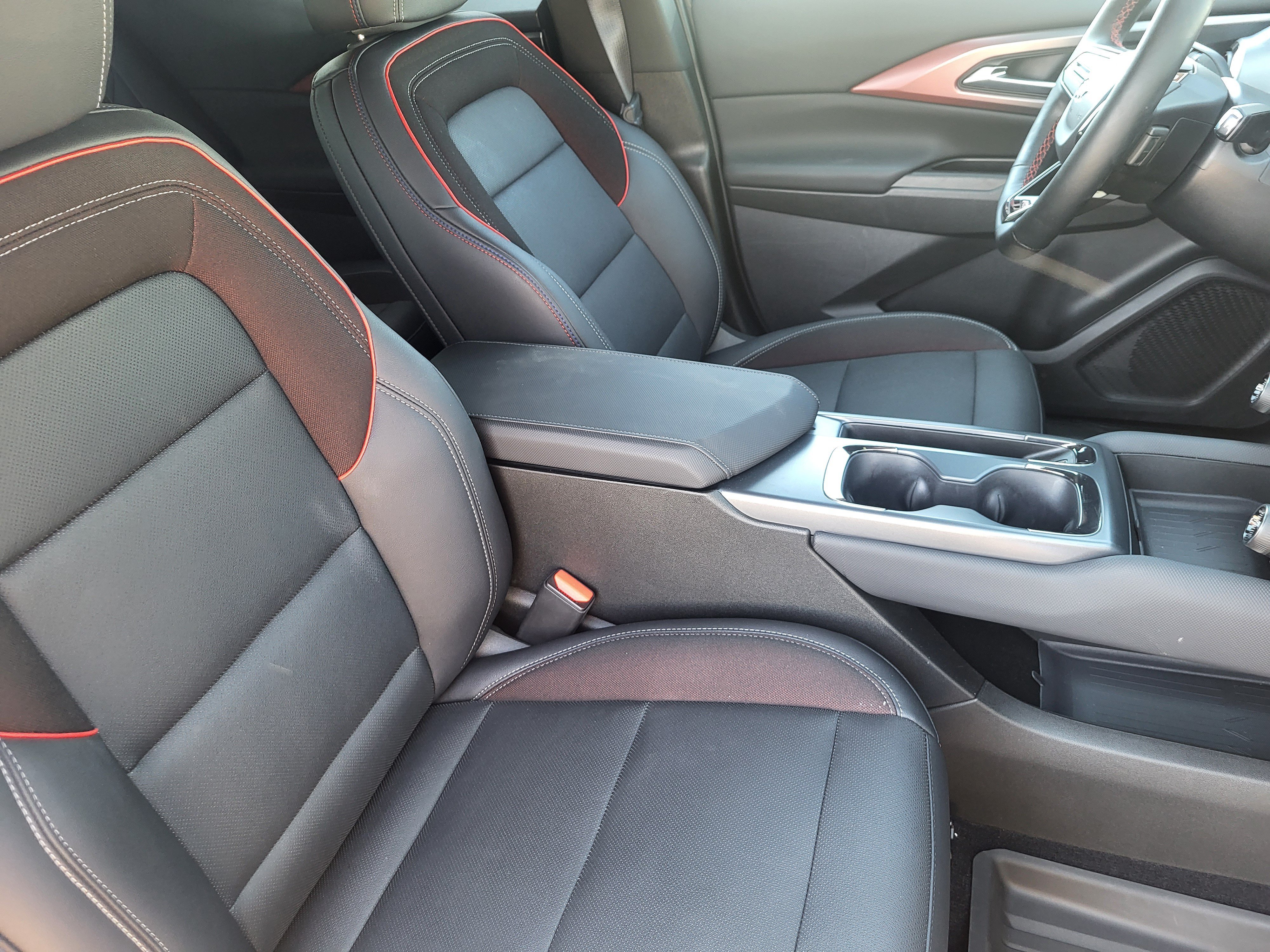 2025 Chevrolet Equinox EV RS - Photo 13