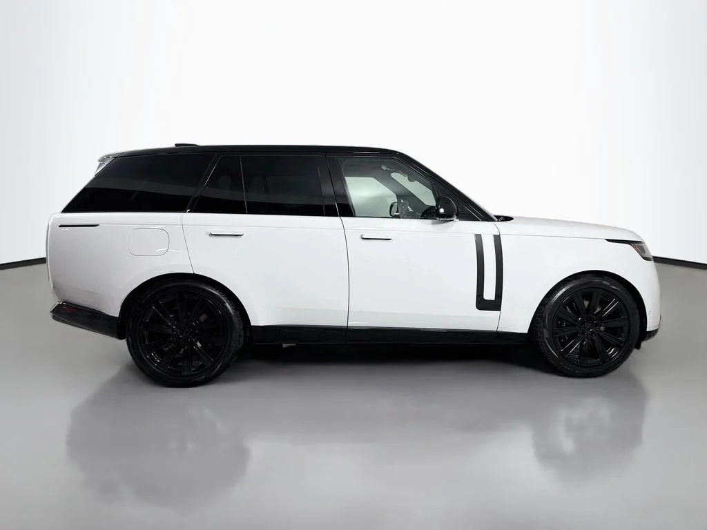 New 2026 Fuji White Land Rover SE PHEV image 4