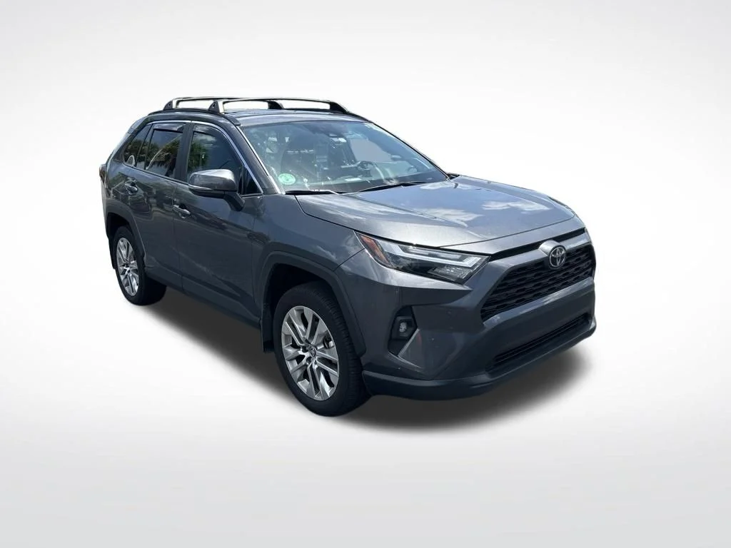 Used 2025 Gray Toyota XLE Premium image 6