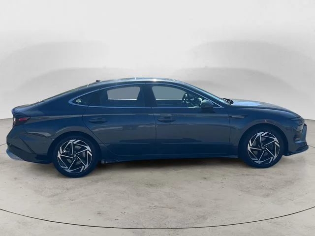 Used 2024 Gray Hyundai SEL image 6