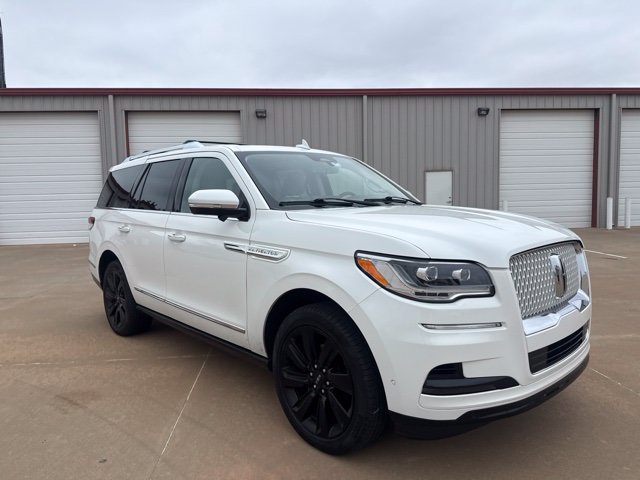 Used 2022 White Metallic Lincoln Reserve image 3