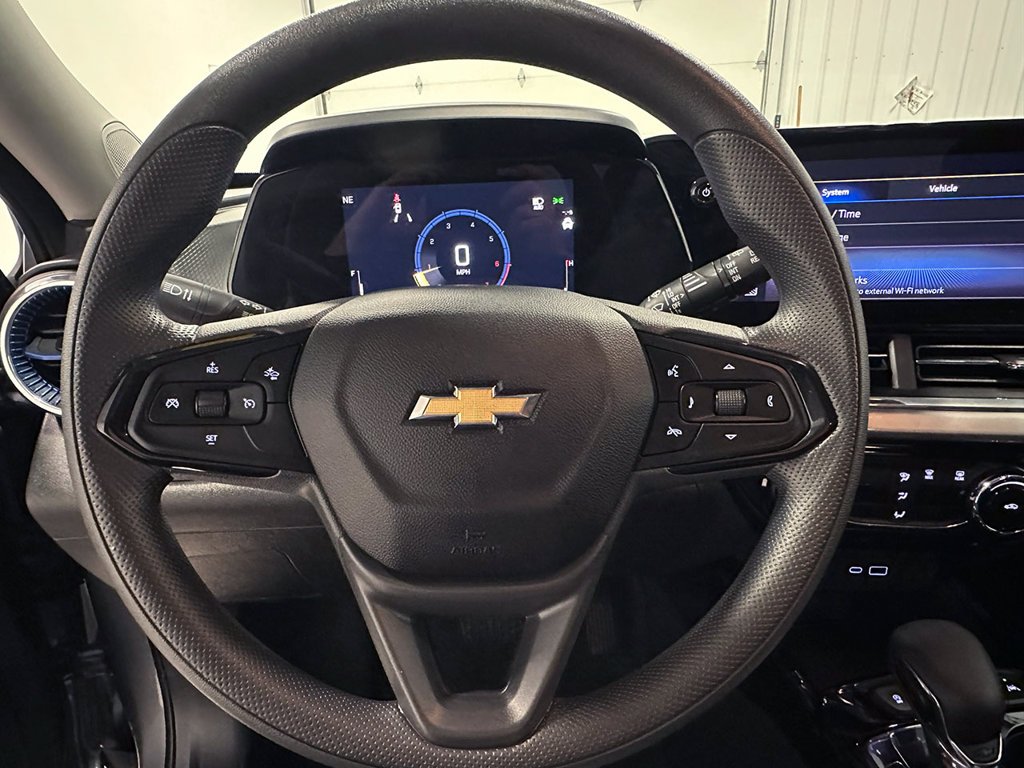 Used 2025 Gray Chevrolet LT image 31