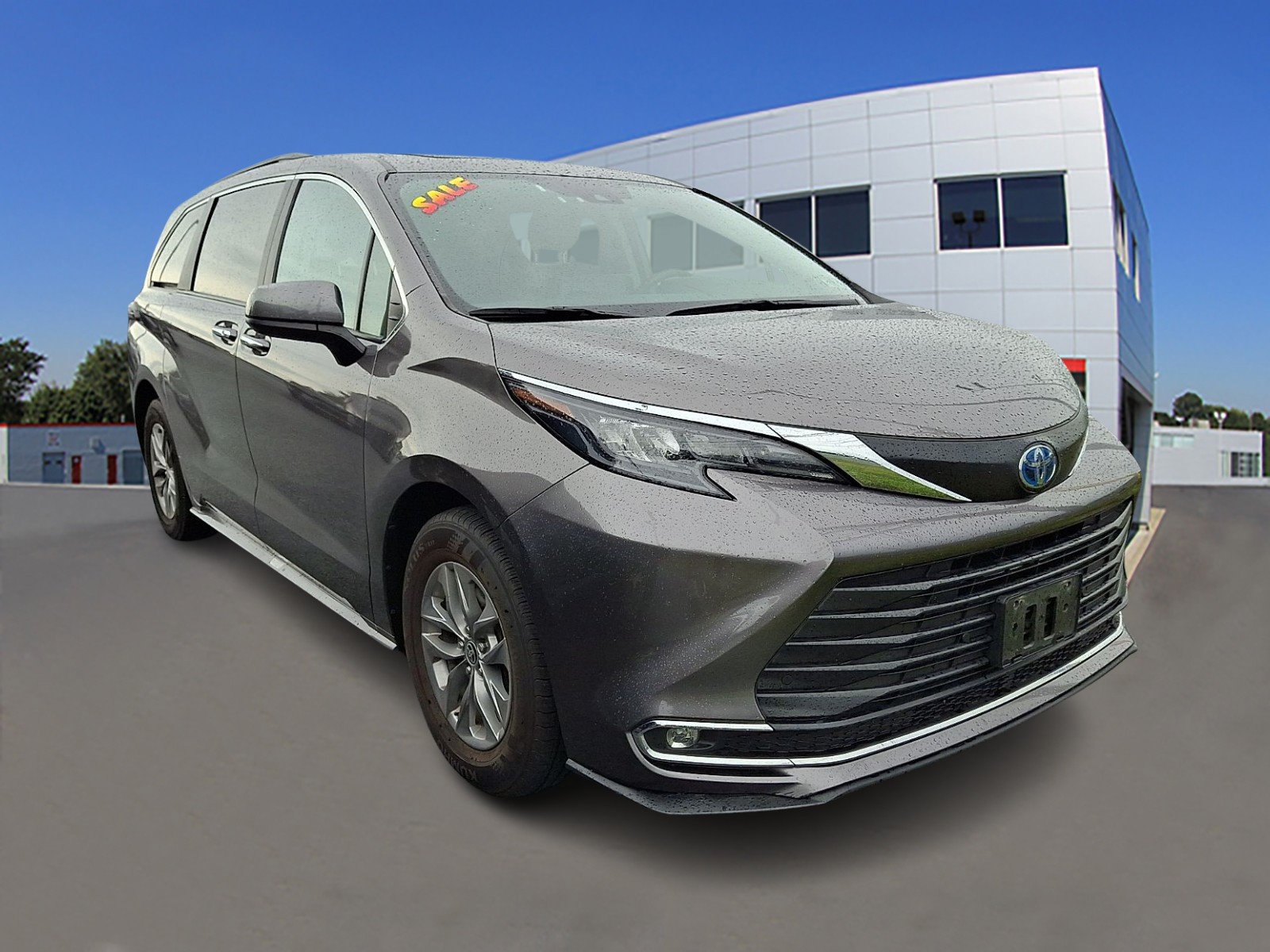 Used 2024 Predawn Gray Mica   1H1 Toyota XLE image 1