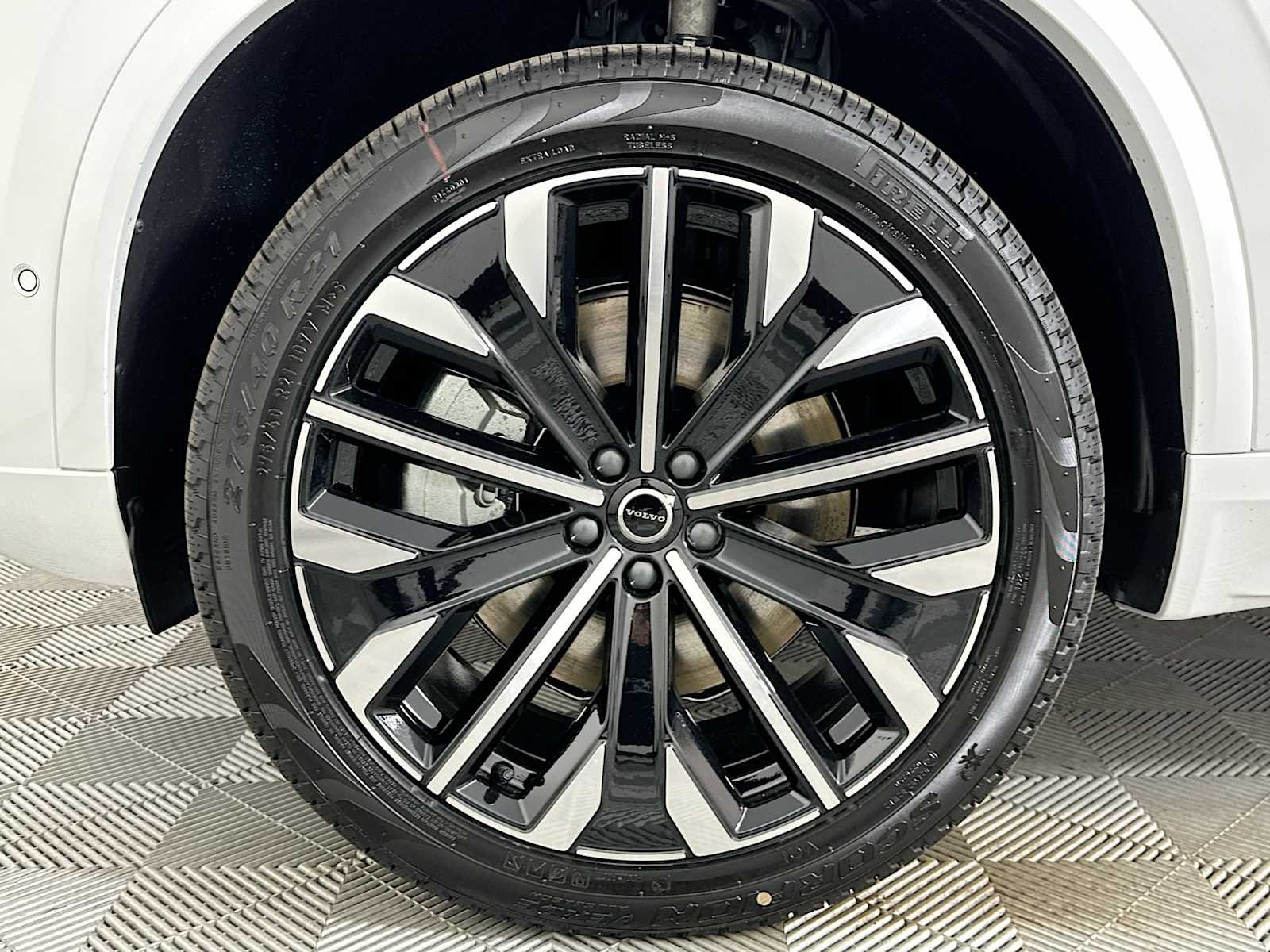 2025 Volvo XC90 Plus - Photo 30