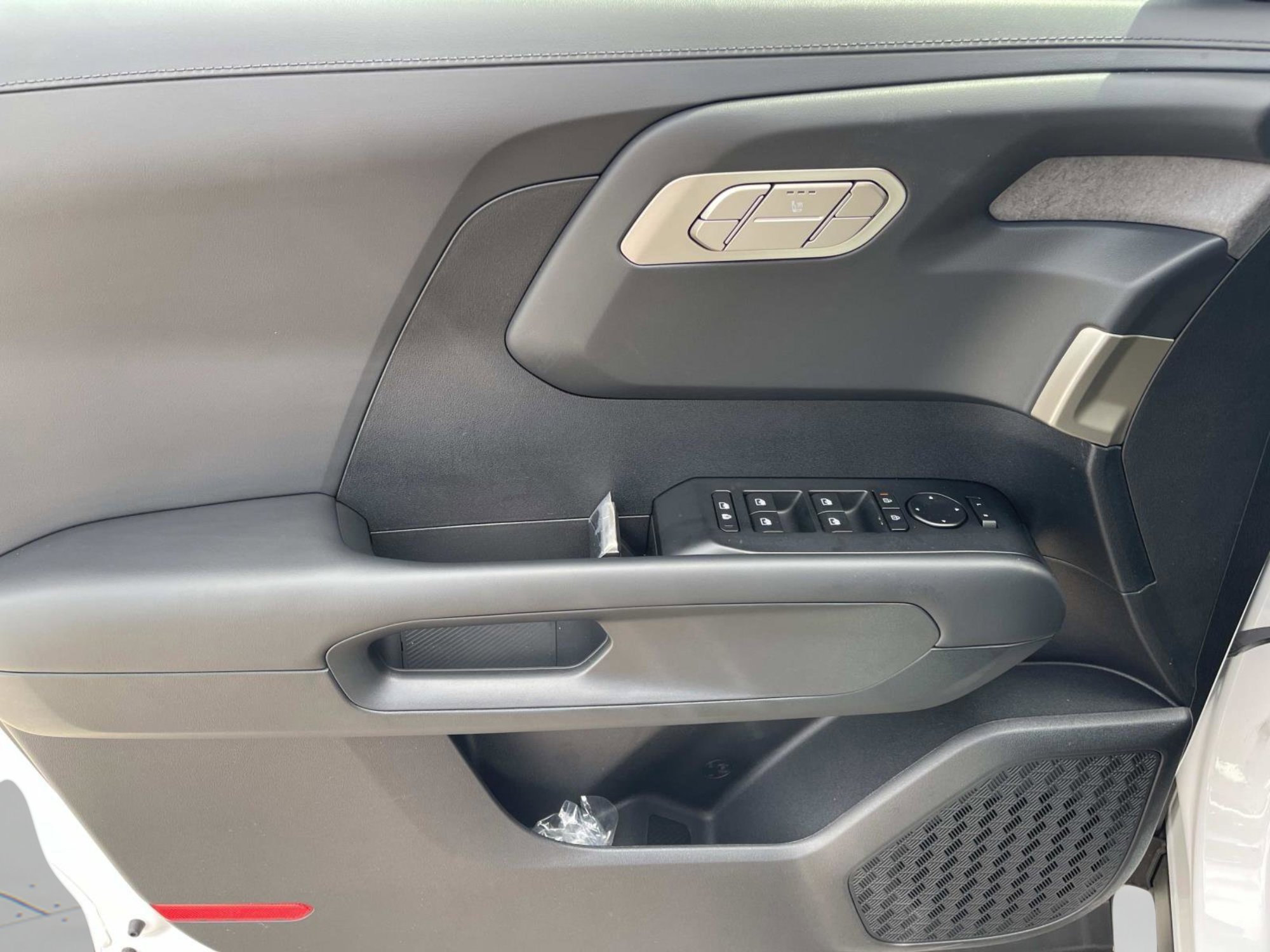 New 2027 Glacial White Pearl Kia S image 20