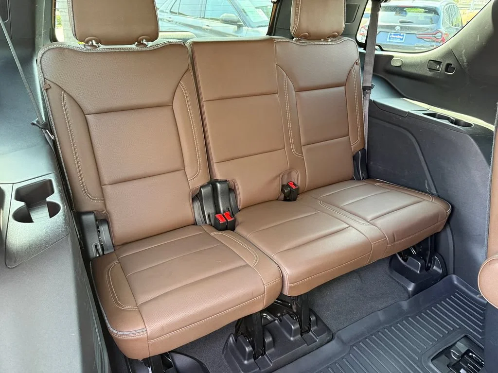 Used 2023 Iridescent Pearl Tricoat Chevrolet High Country image 18
