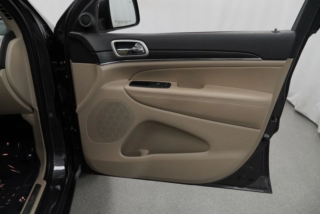 Used 2021 Gray Jeep Limited image 49