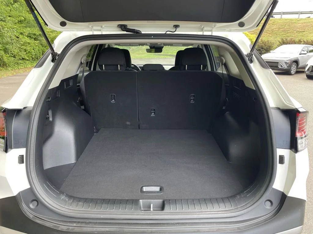 Used 2025 White Kia LX image 8
