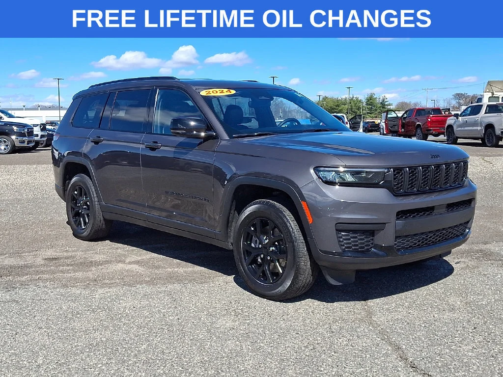 Used 2024 Baltic Gray Metallic Clearcoat Jeep Altitude image 1