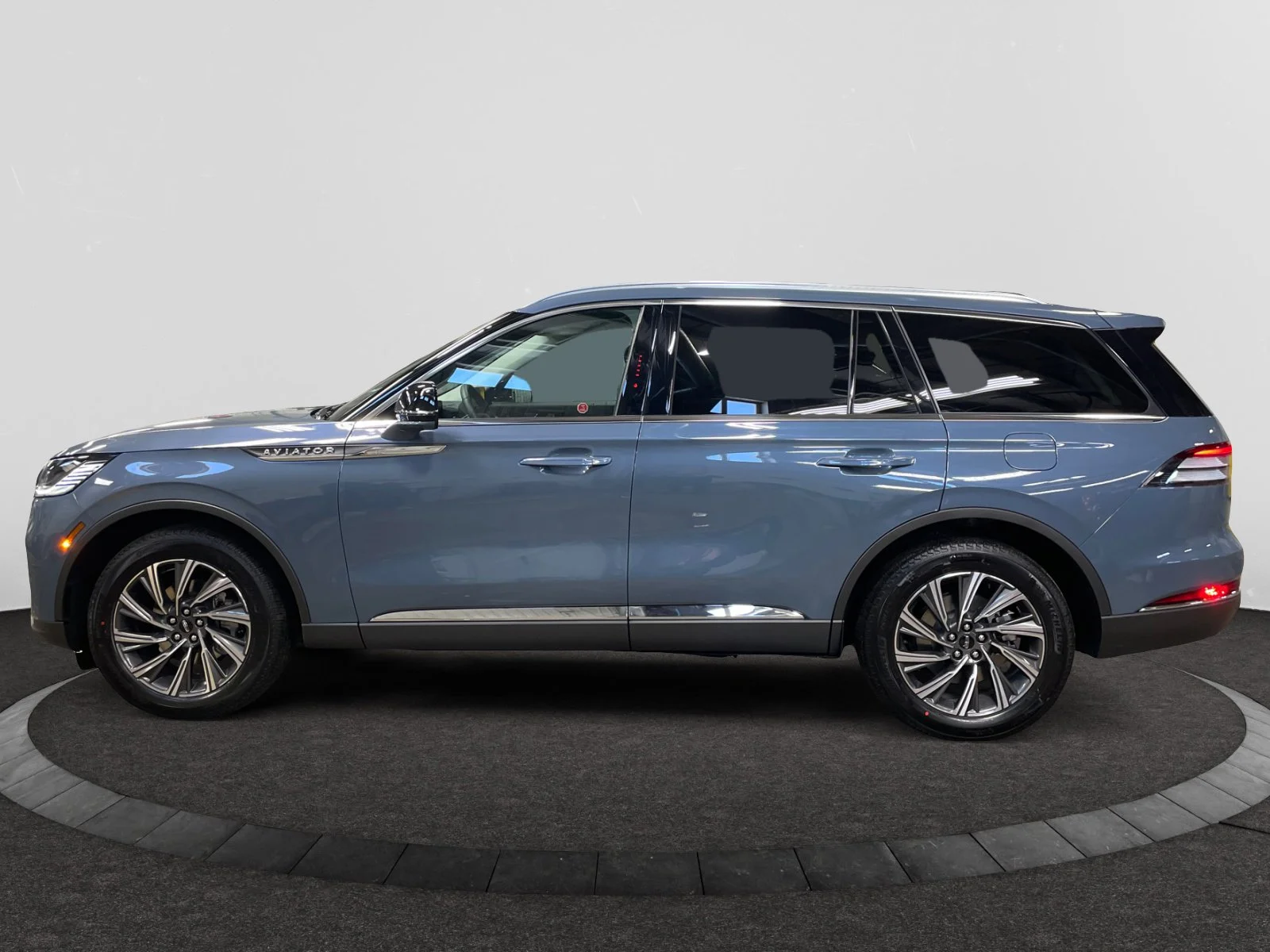New 2026 Whisper Blue Metallic Clearcoat Lincoln Premiere image 2