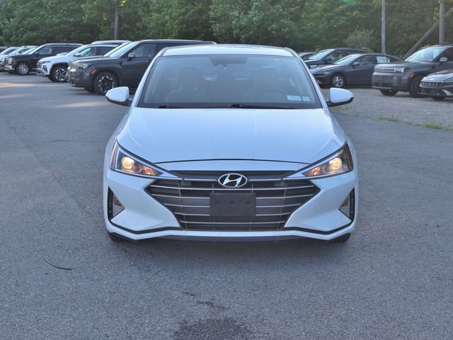 Used 2020 White Hyundai SE image 7