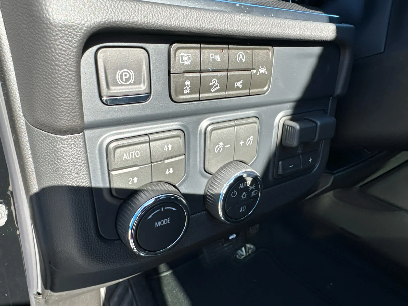 2027 Chevrolet Suburban RST - Photo 23