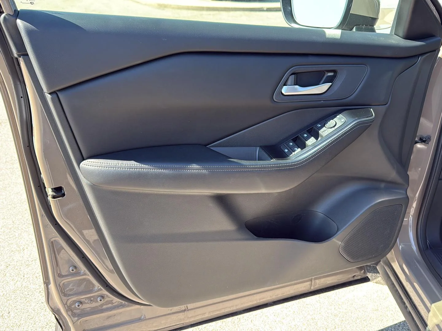 2025 Nissan Rogue SV - Photo 19