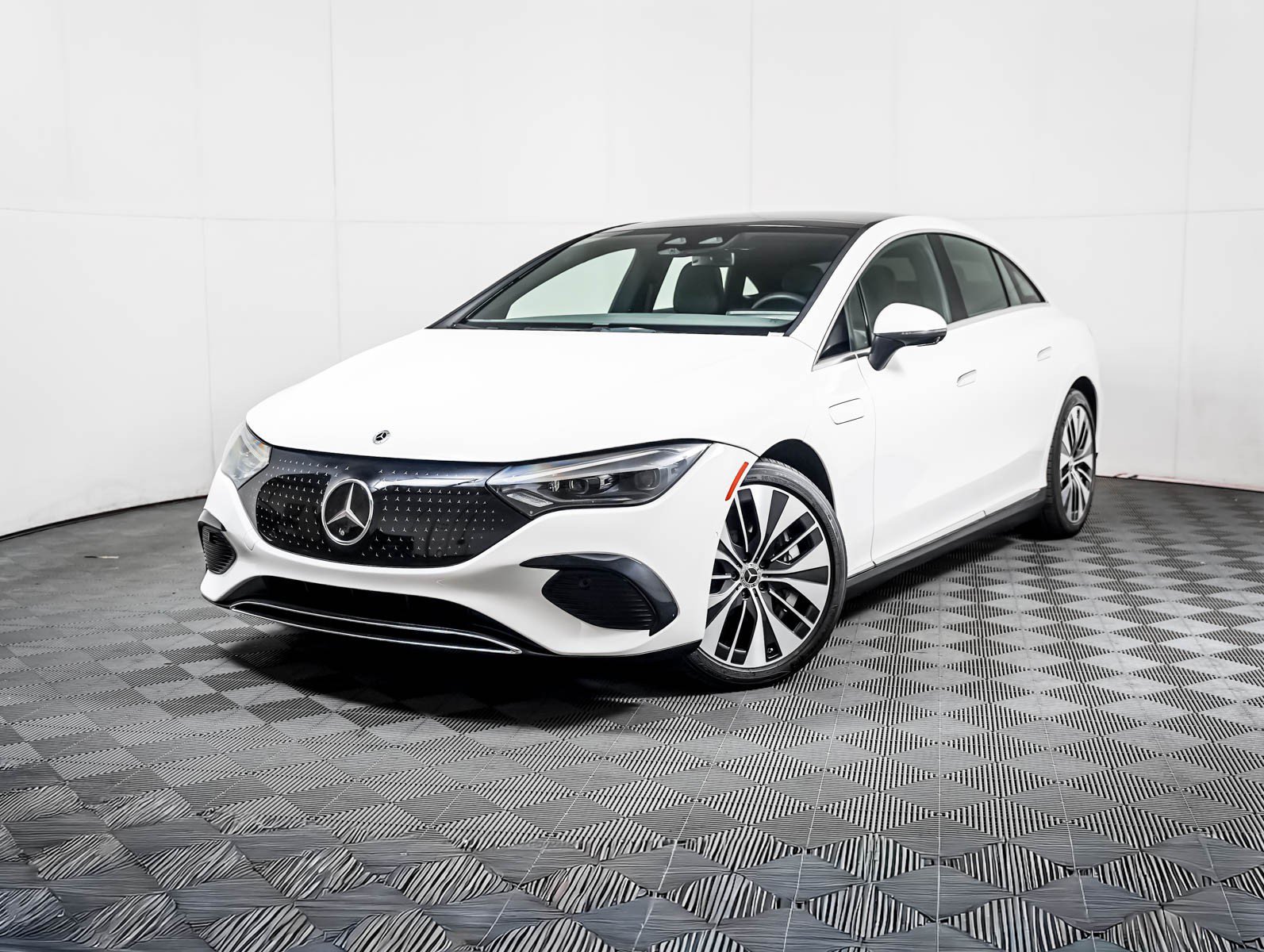 2023 Mercedes-Benz EQE EQE 350 4Matic's photo
