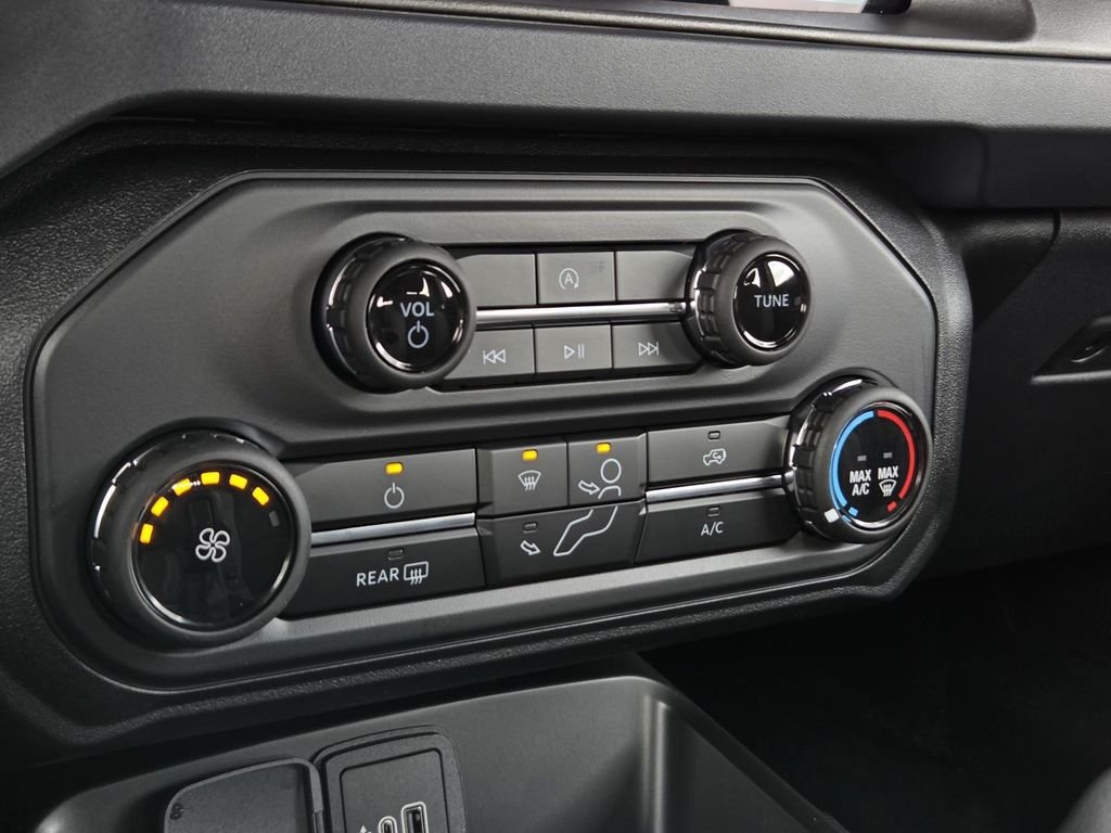 New 2026 Avalanche Gray Ford Base image 30
